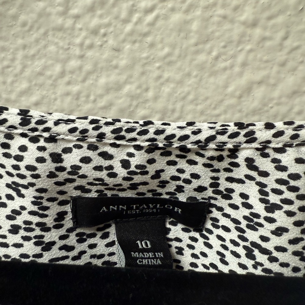Ann Taylor long sleeved blouse. Black and white. Size 10 with stylish ruffles. - Picture 3 of 5